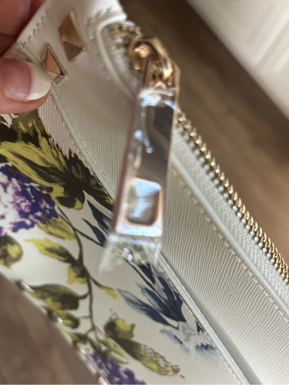 White House Black Market Floral Studded White Wristlet Clutch New Without Tag - Picture 4 of 9